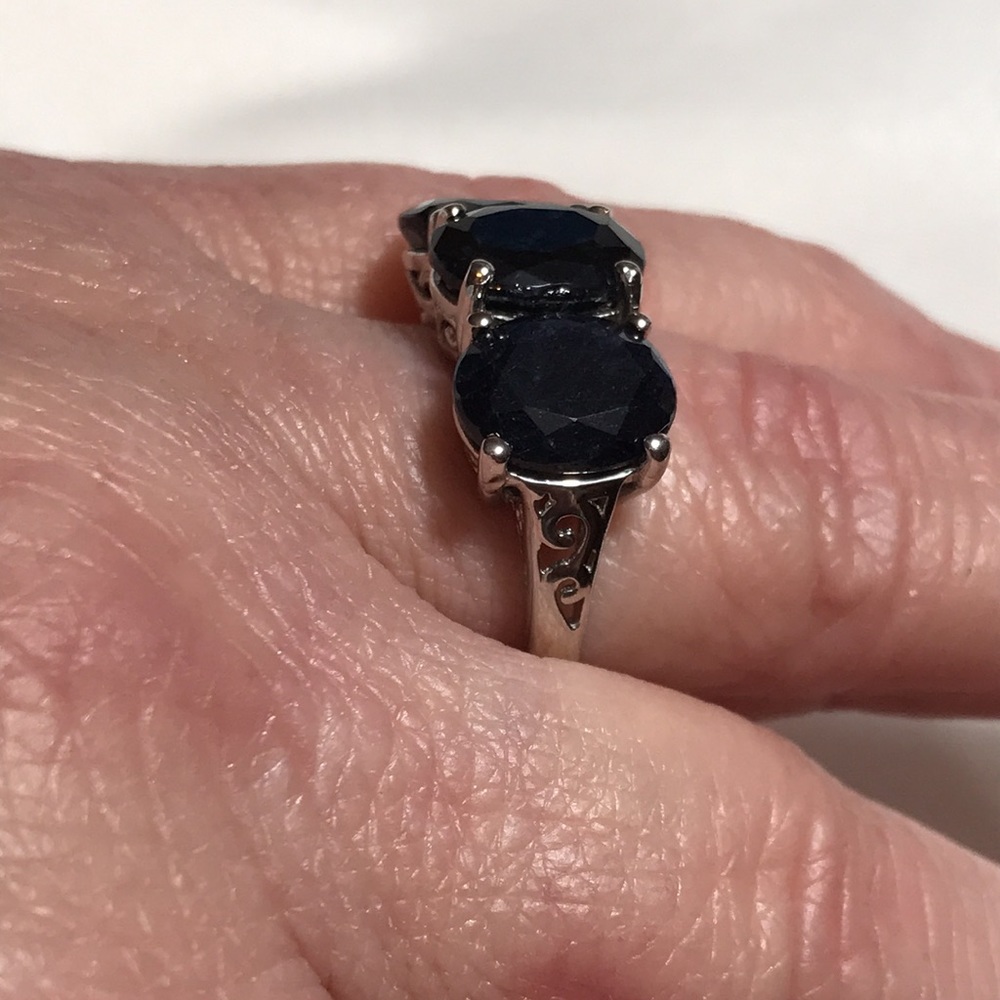 🌹Midnight Sapphire 3 stone Ring - Picture 7 of 8